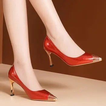 Дамски обувки на висок ток през Пролетта и есента 2023 г., нови тънки токчета с фин гърло, метални обувки с остри пръсти, обикновена модни дамски обувки