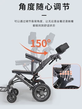 Инвалидна количка за възрастни хора може да се сгъне и да се използват за сядане. Възрастните хора с увреждания настояват скутер ръчно.
