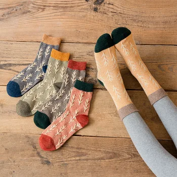 Чорапи Дамски Есен-зима Памучни Чорапи Inns със средна тръба, японски Реколта Коледни чорапи в минималистичен интериор в стил колеж