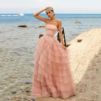 Ярко розова рокля за бала трапецовидна форма с V-образно деколте, тюлевое рокля с рюшами, вечерна рокля в пода, рокли от Саудитска Арабия, по-големи размери